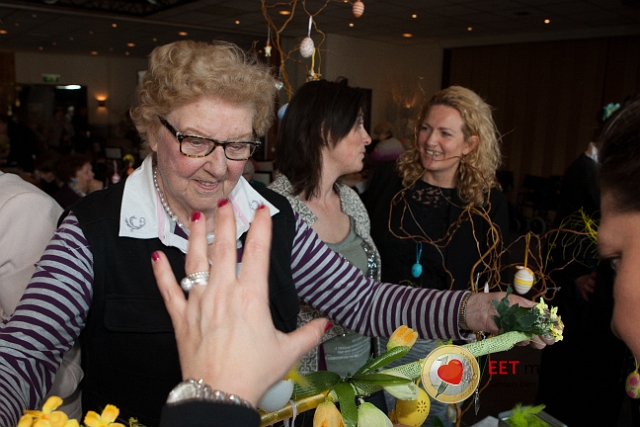 20150322 frans versteden fotografie - tilburginbeeld FRVE0836.jpg - eet met je hart lunch en creatieve workshop paastakken maken